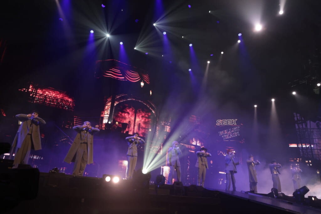 JOKERFaceをパフォーマンスする超特急