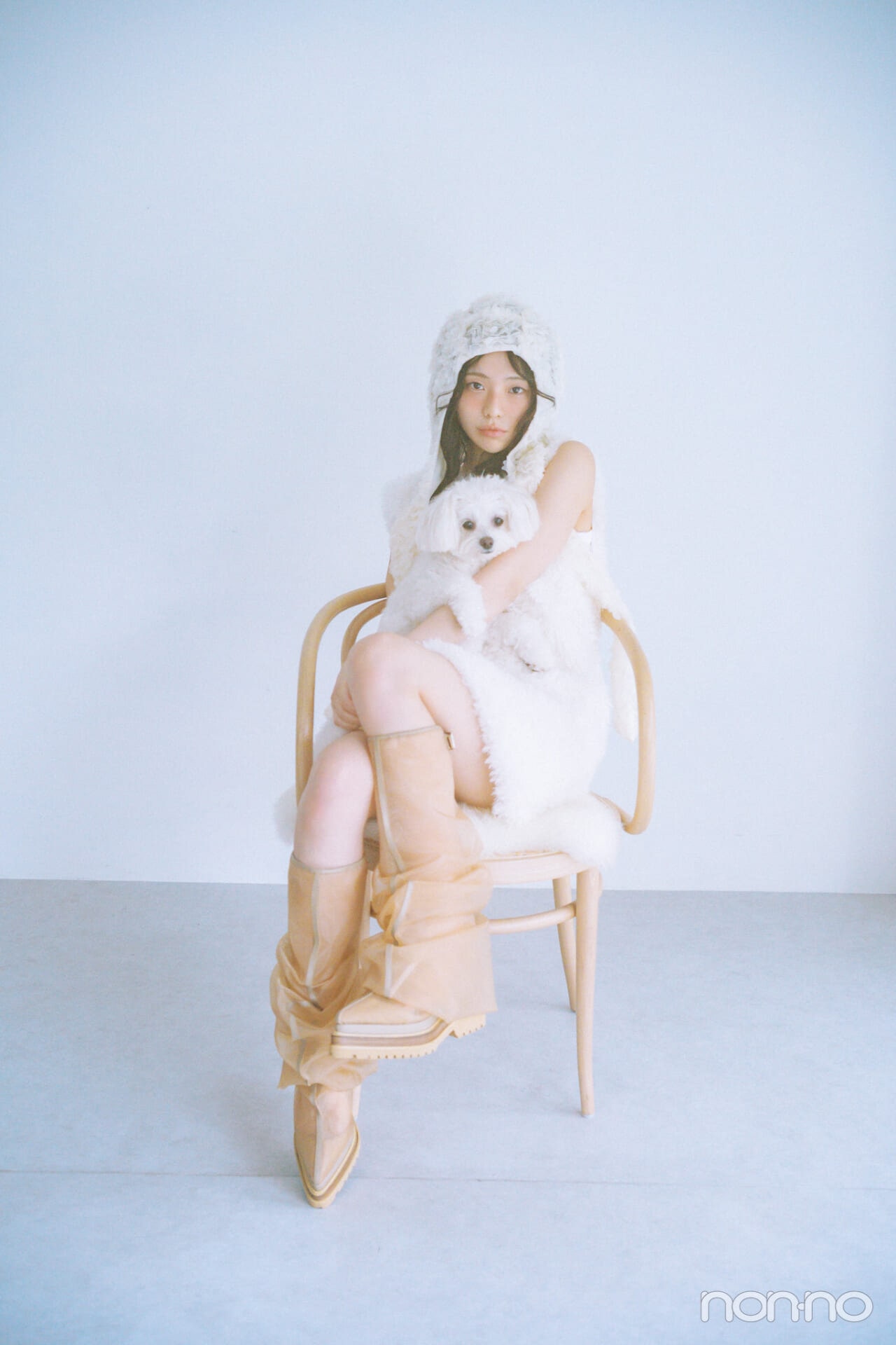 菊地姫奈のひなでぃぐ。第12回愛犬を抱くショット