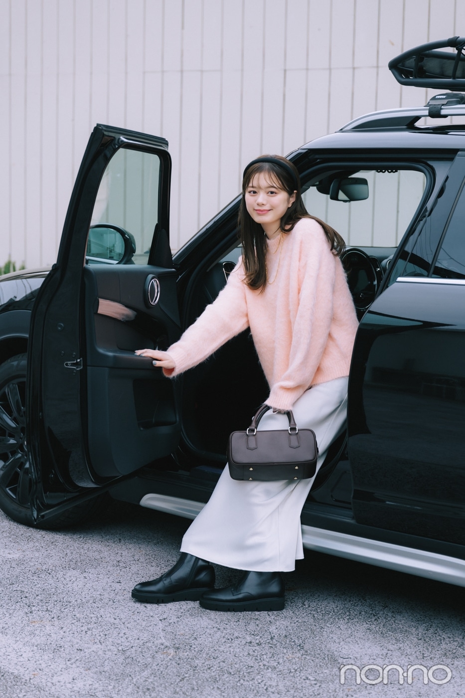 大学生の可愛い冬のデートコーデ　ドライブデートにおすすめのスカートコーデ