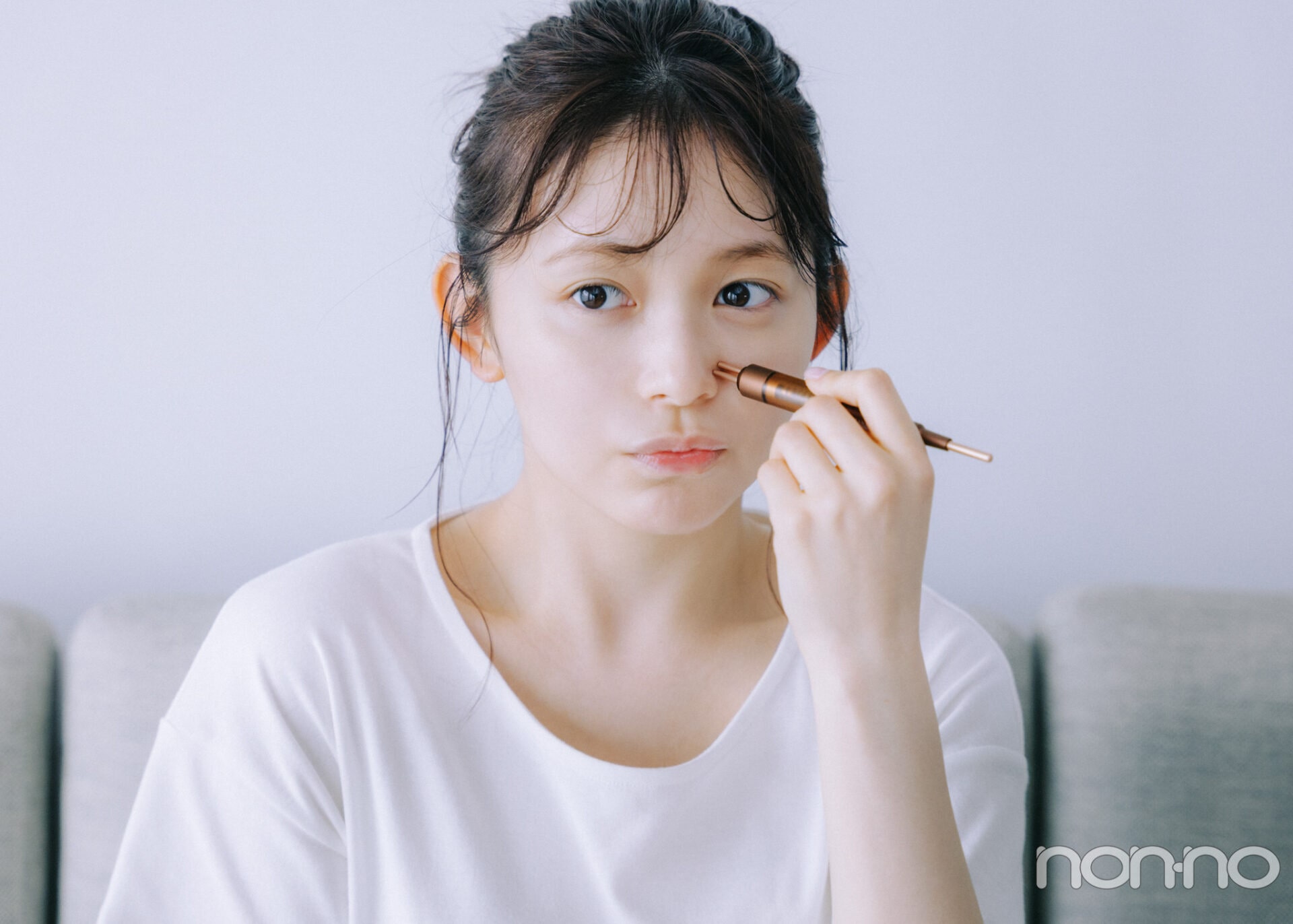 りんくまの美容格言むくみケア編、顔周りをギアでほぐすイメージカット