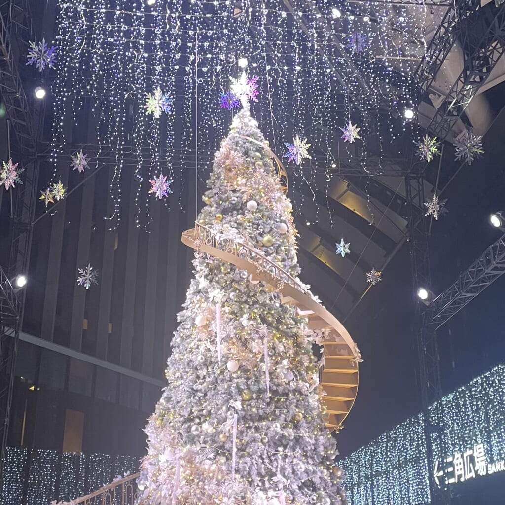 ホワイトクリスマスツリー