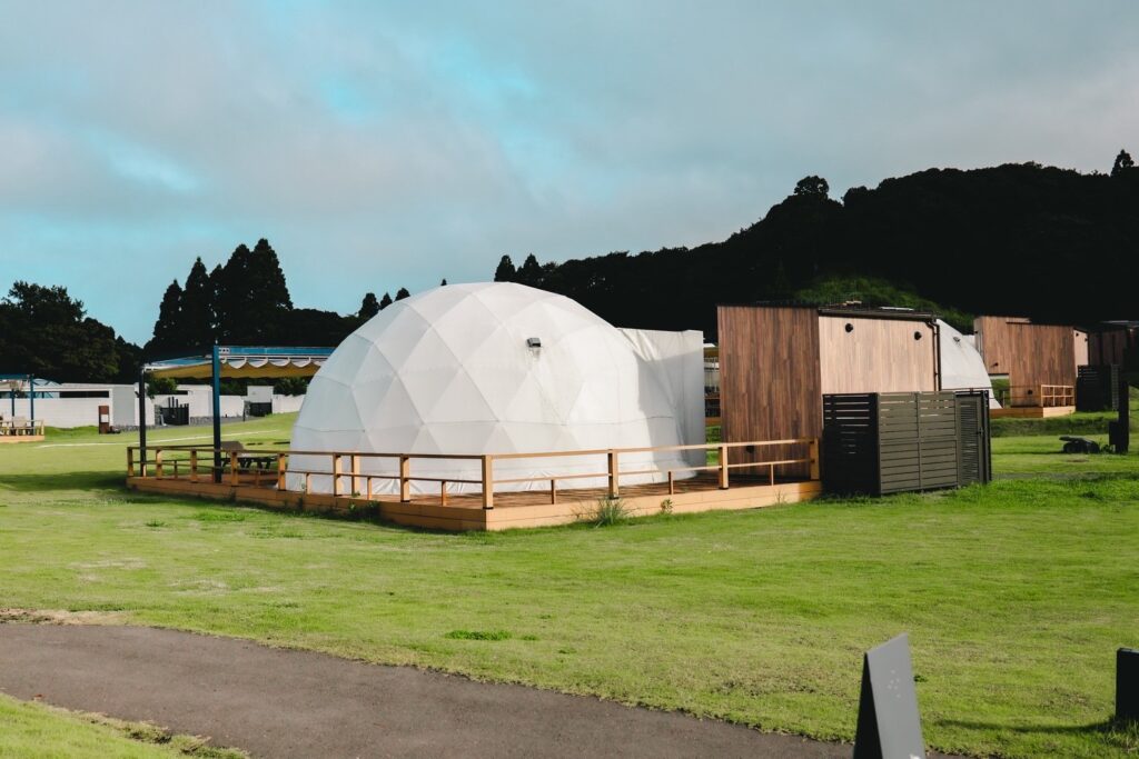 ISUMI Glamping Resort ＆ Spa SOLAS　ドームテント　外観