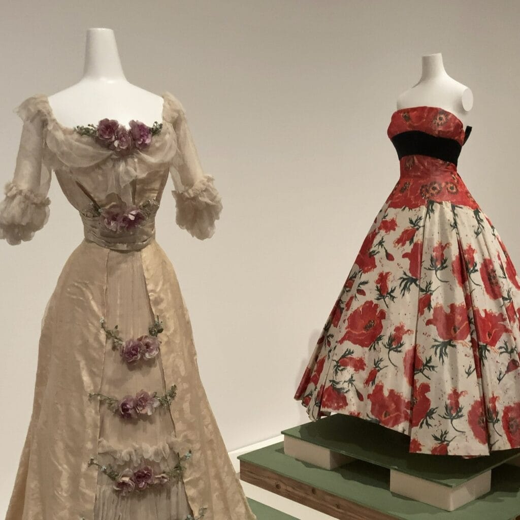 記事で紹介している展覧会の会場内の写真です。