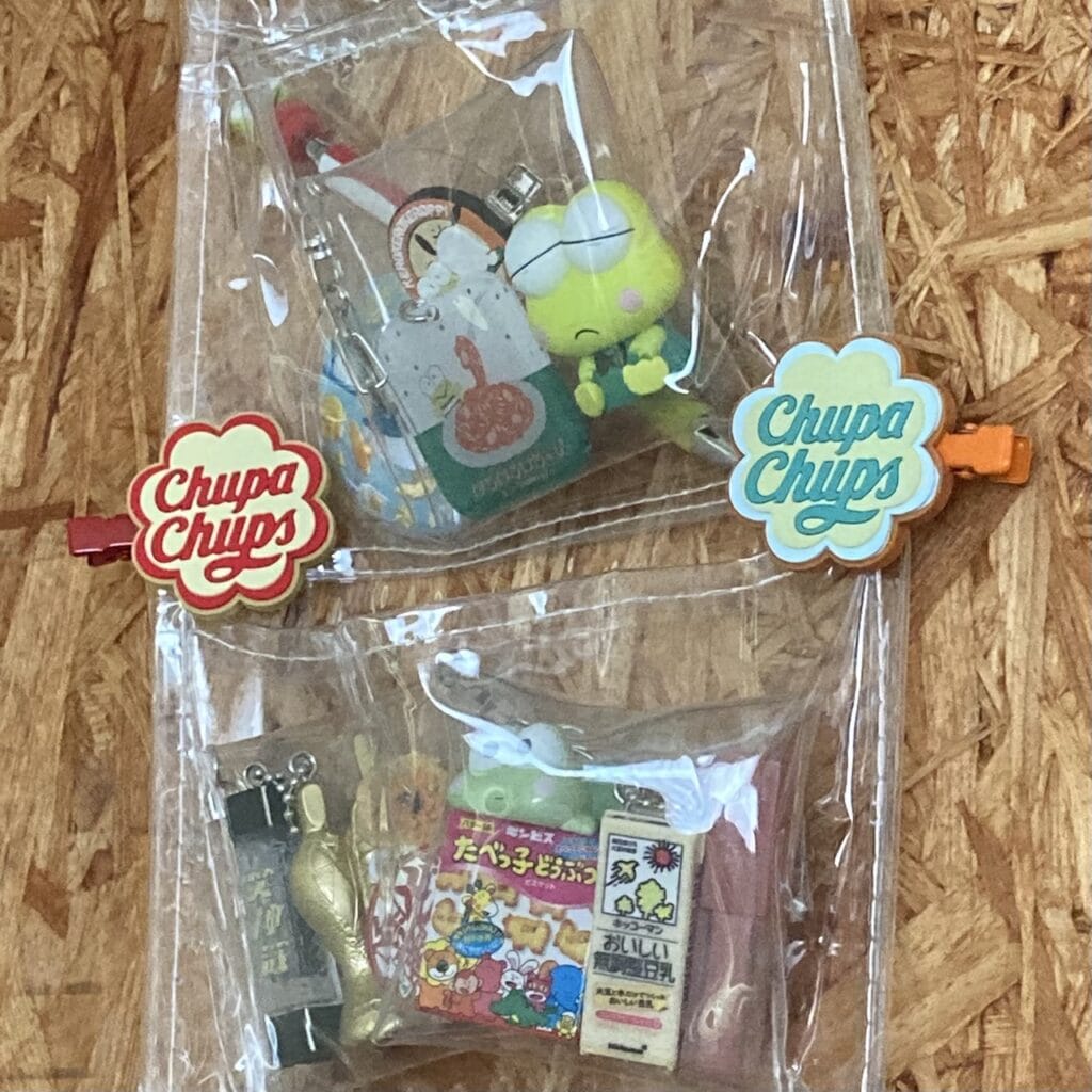 記事でおすすめしているカプセルトイ商品を、インテリアとして活用している画像です。