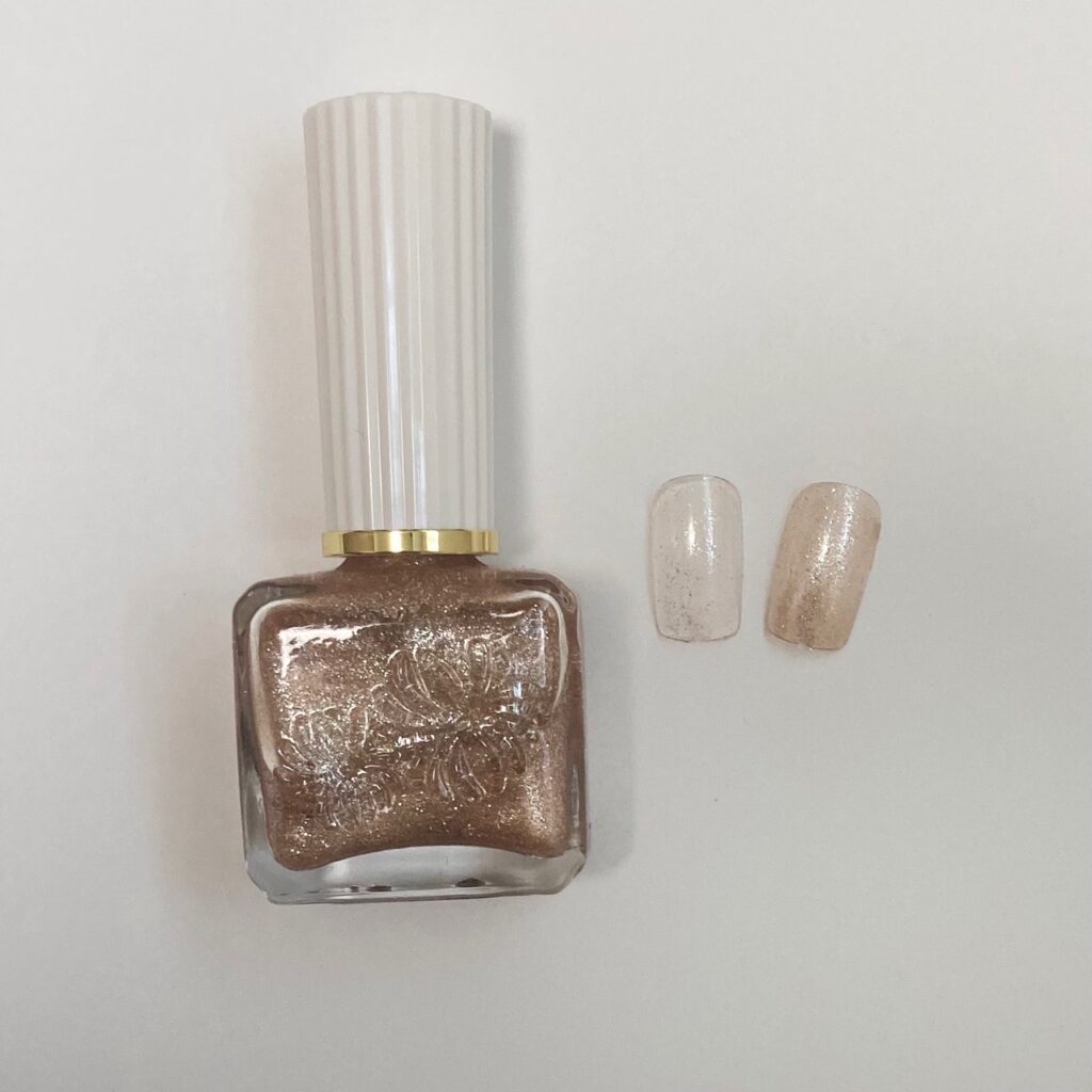 PAUL & JOE ネイルカラー 04 パーティバッグ　の画像です。