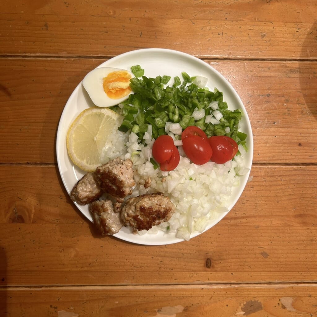 お皿に盛り合わせたあと、真上から撮った写真