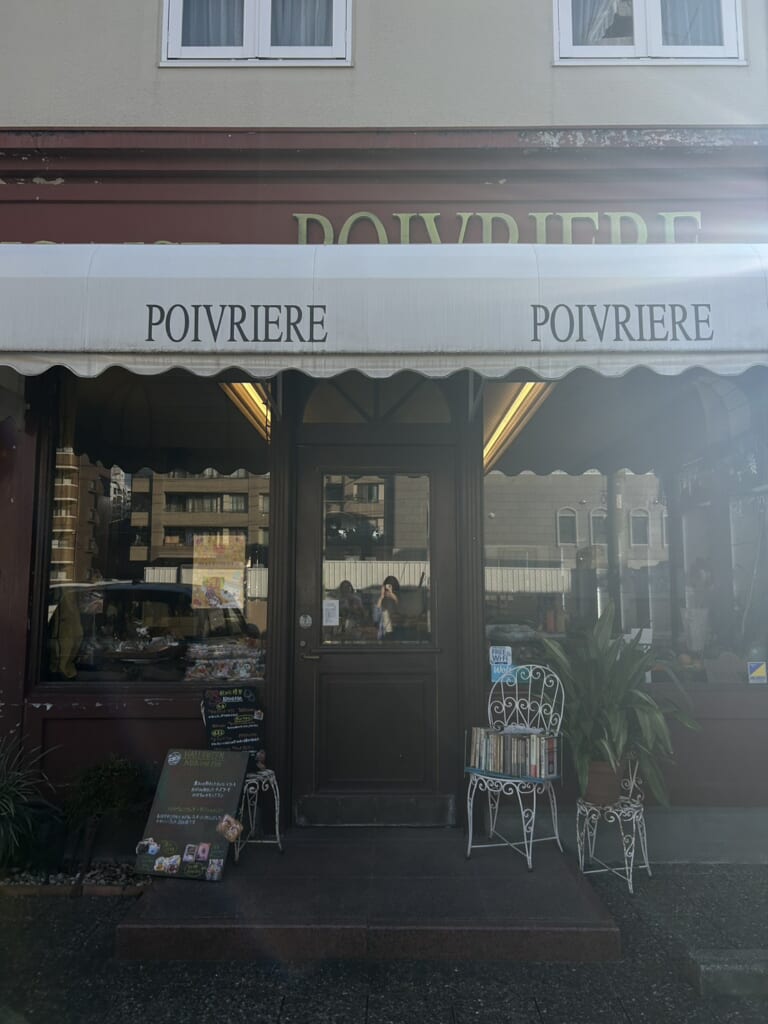 お店の外観。フランスっぽい雰囲気。