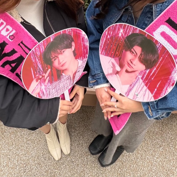 団扇をもって上から撮影してもらった写真