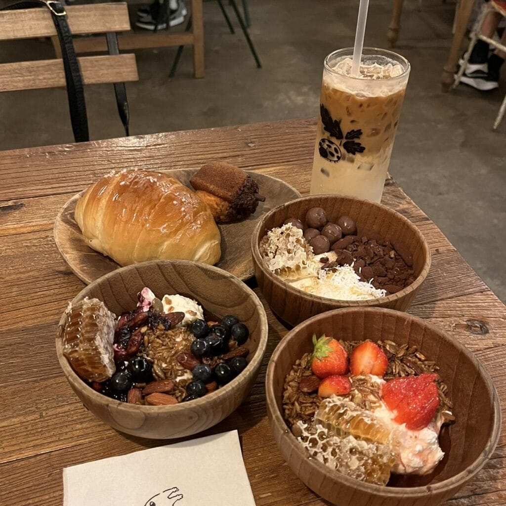 大学生エディターズ 安国おすすめグルメ 「DOTORI GARDEN」のグリークヨーグルト