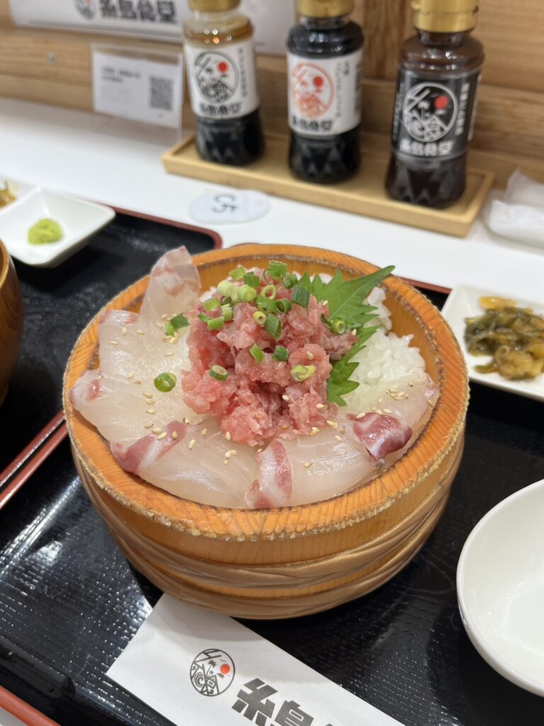 糸島食堂　真鯛丼
