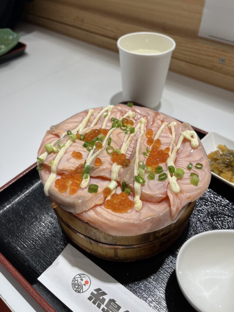 糸島食堂　炙りサーモン丼