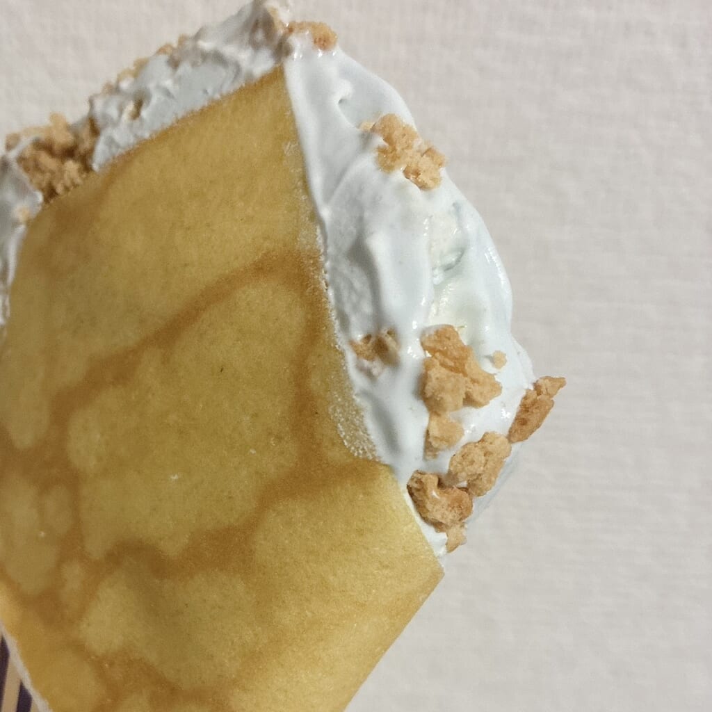 ザ・クレープ ピケカフェの少し青色のクリーム部分