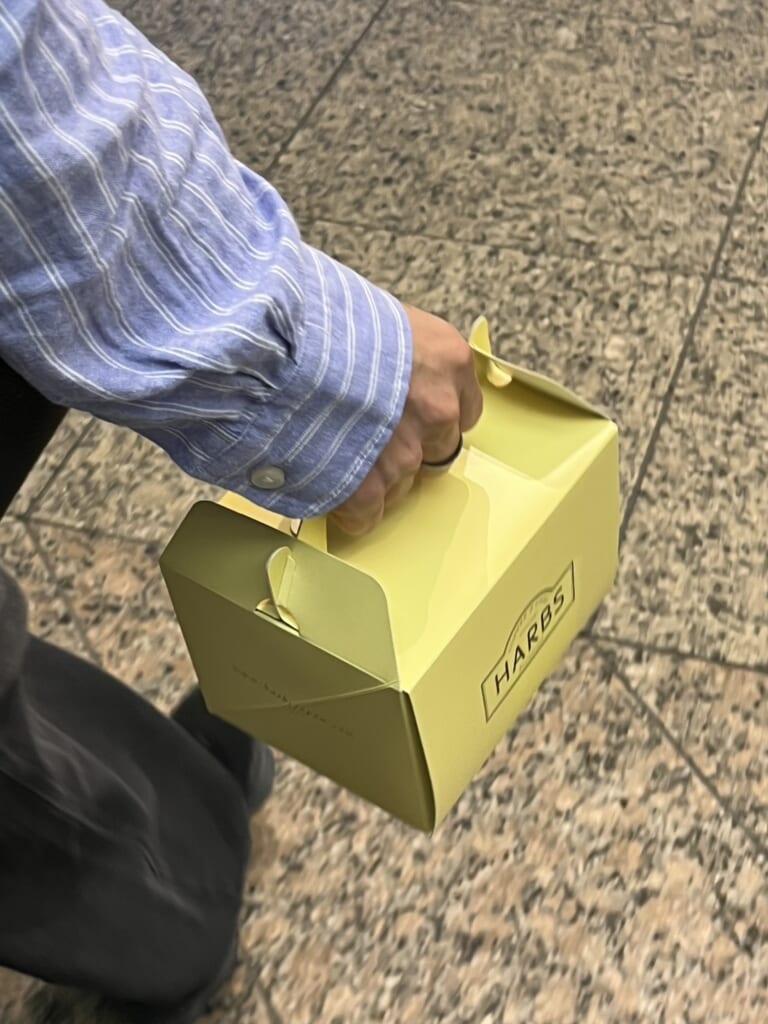 HARBS ケーキ　箱