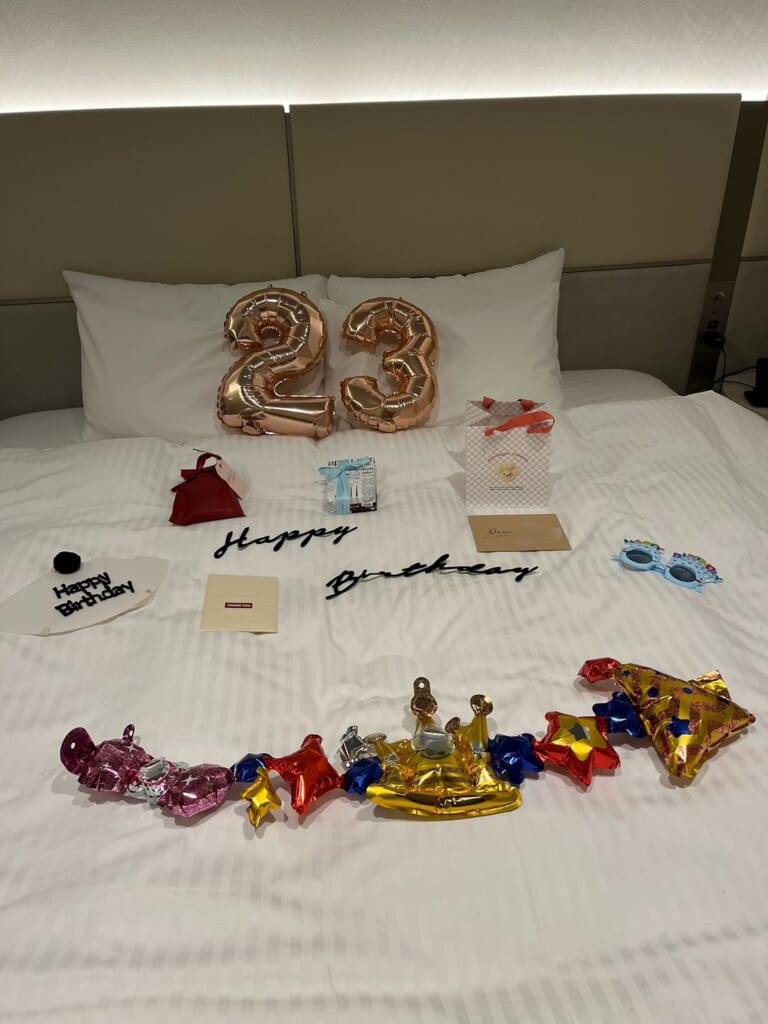 お誕生日　飾り付け　ホテル