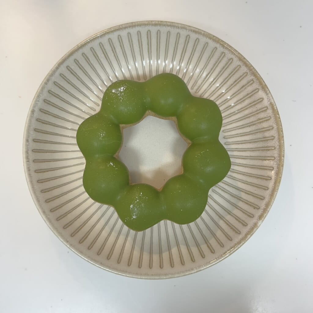 ポン・デ・ダブル宇治抹茶の上からの写真。