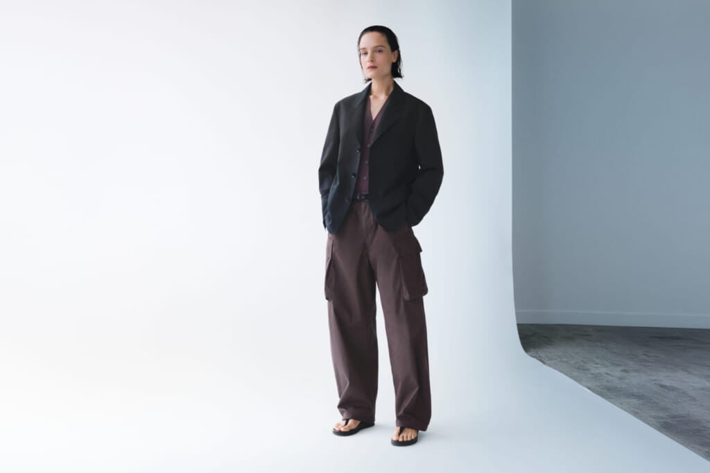 ユニクロユーのテーラードジャケットを着たビジュアル