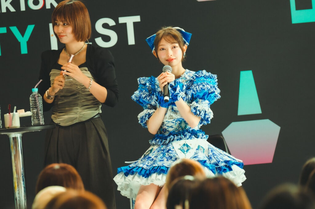 メイベリンステージに登壇した、超ときめき♡宣伝部の辻野かなみさん