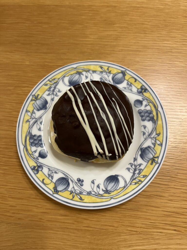 同じくミスタードーナツから発売されている『ブラックサンダー＆エンゼル』の写真。