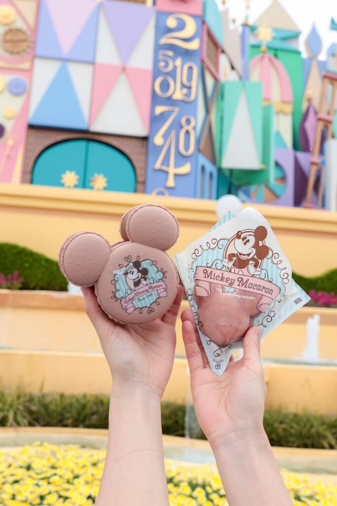 ミッキーマカロン(チョコレート)、スーベニアケース付き