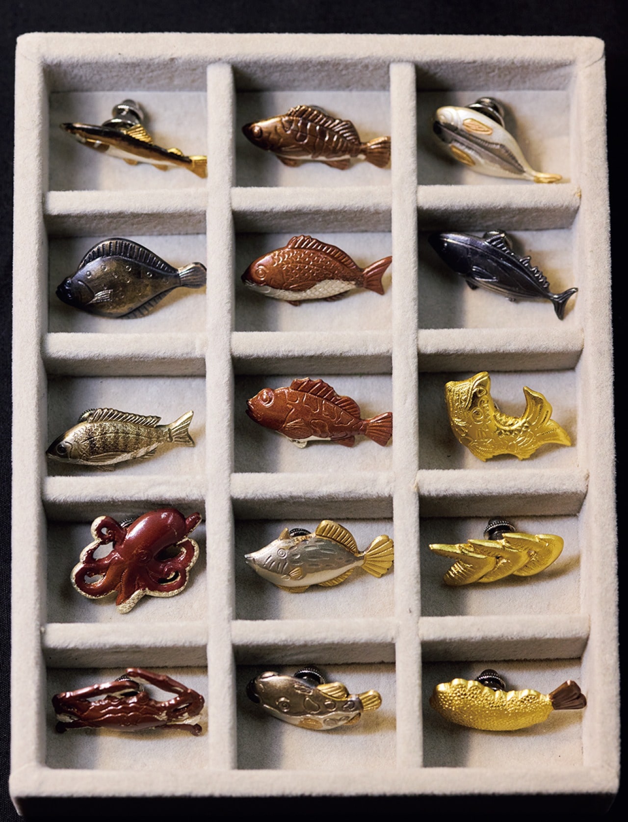 『nanako』のピンズ　魚