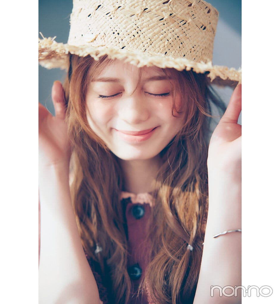 紺野彩夏のブラウン×ピンクコーデ2