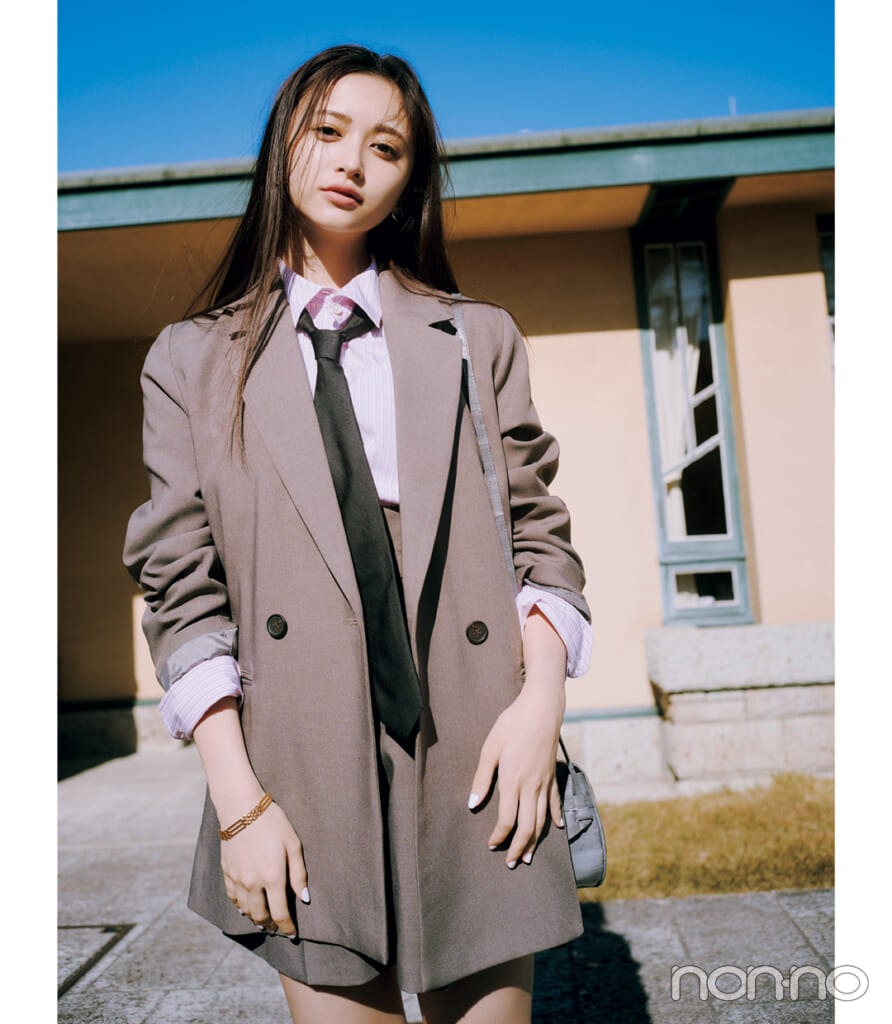 井上和の黒ネクタイコーデ1