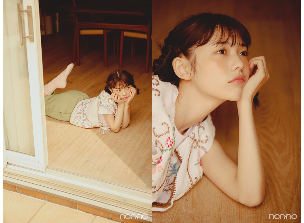 くつろぐ菊地姫奈