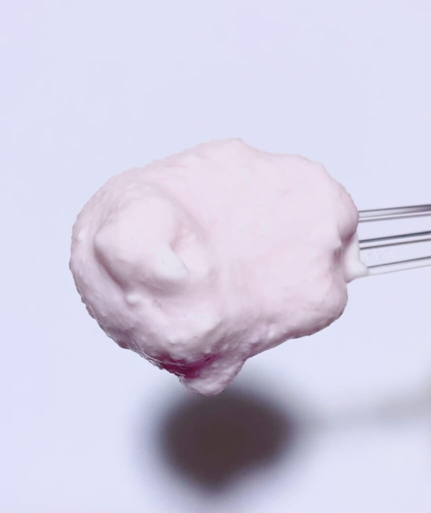 オイコス『オイコス プロテインヨーグルト 高吸収タンパク質 4種のミックスベリー』中身