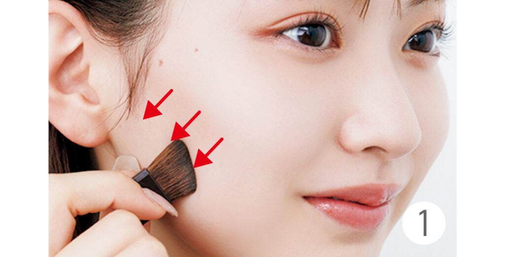 ほんのりシャープな輪郭をつくるメイクプロセス1