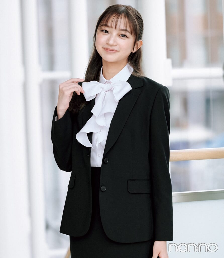 スーツを着た可愛い印象の女性