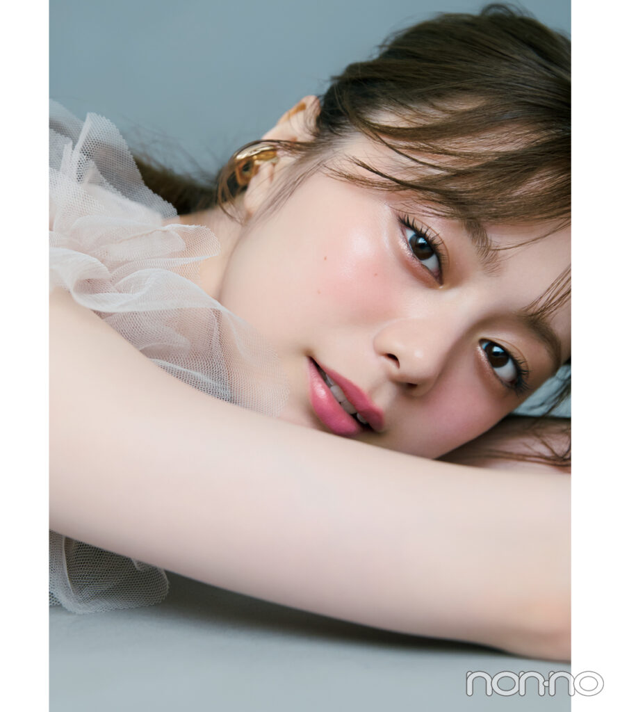 LOOK 01 
下まぶたを輝かせてピュアな潤み目に