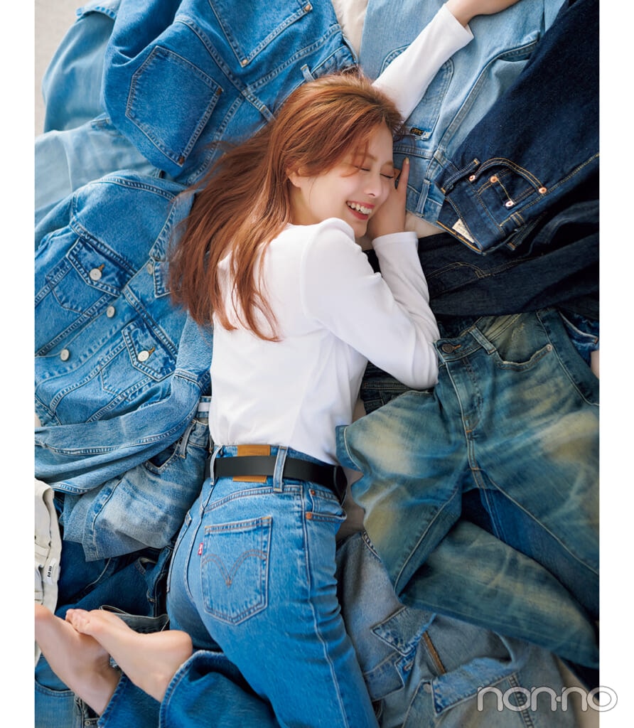 紺野彩夏のデニムコーデ