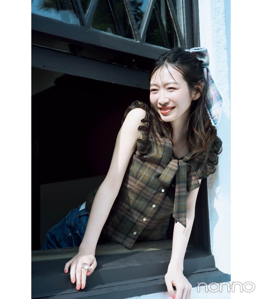 岡本夏美のタータンチェック柄メロ甘トップスコーデ