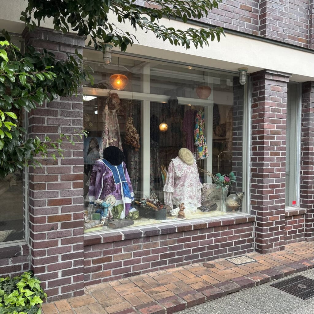 古着屋 リリーローズ ショーウィンドウ