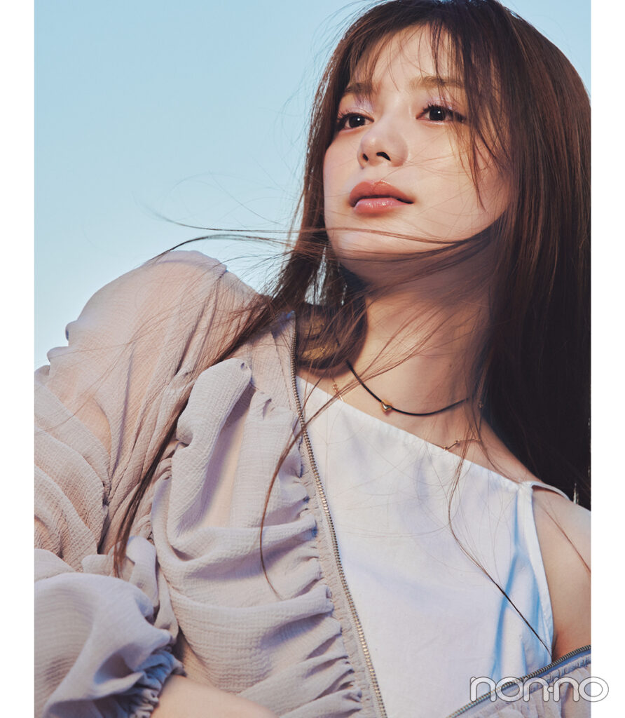 紺野彩夏の秋色メイクモデルカット1-1