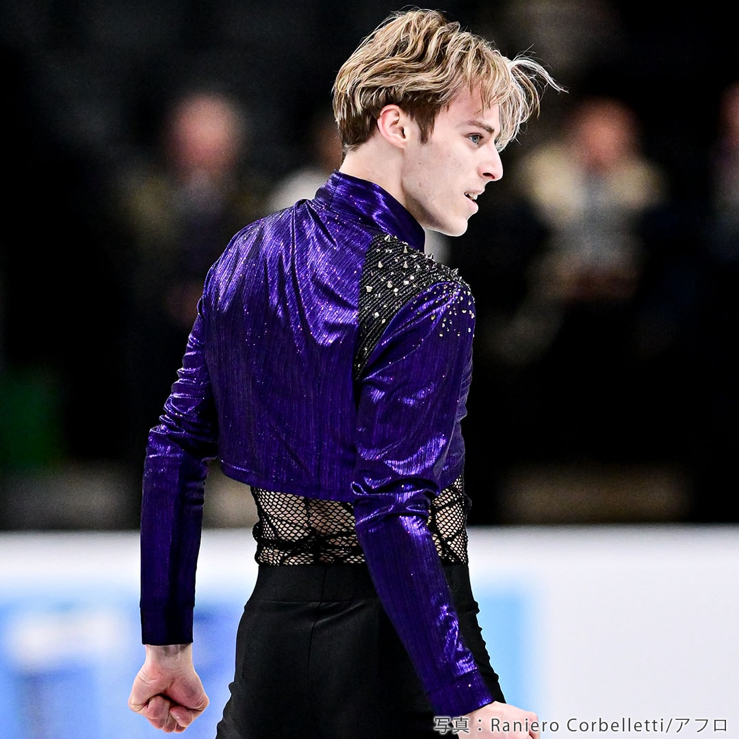 アレクサンドル・セレフコ選手:ミラノ五輪フィギュア男子シングル エストニア代表がショートkissを演技する姿