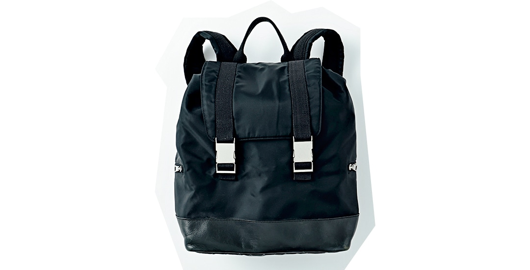 中西さんの機内持ち込み用バッグは「A.P.C.の黒リュック」