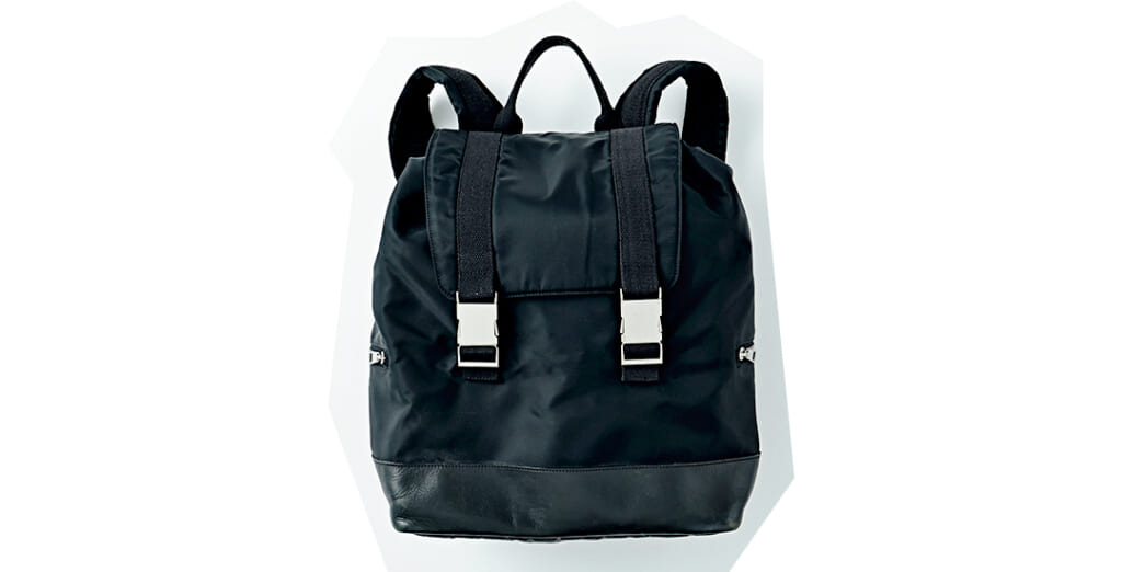 機内持ち込みバッグにおすすめのA.P.C.の黒リュック