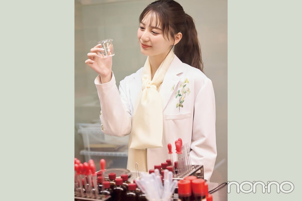 小坂菜緒の香水作りカット