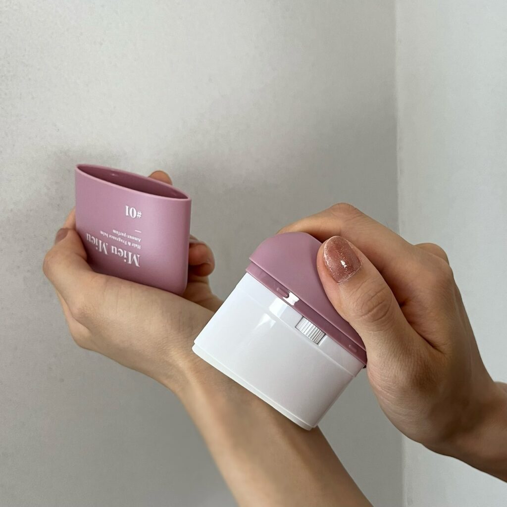 Mieu Mieu(ミュミュ) エスティック 練り香水としての使用例