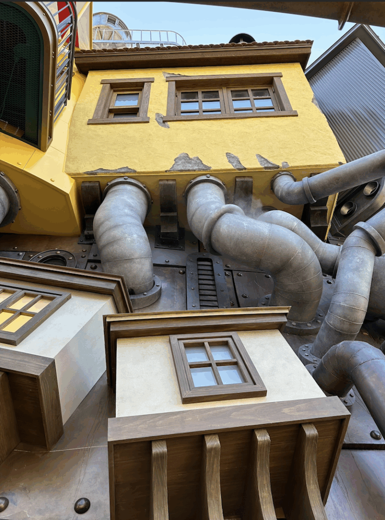 『ジブリパーク』「魔女の谷」の「ハウルの城」の外壁