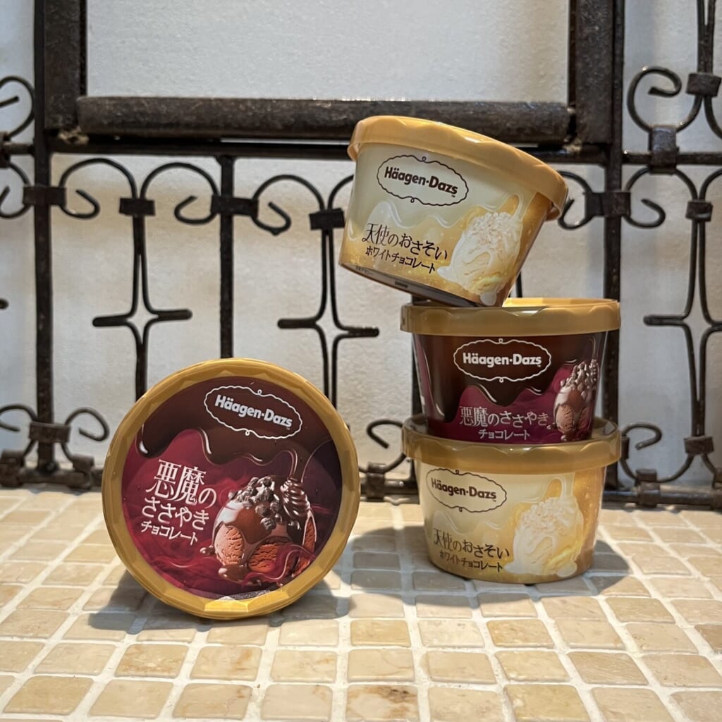 ハーゲンダッツ ミニカップ 悪魔のささやき『チョコレート』 天使のおさそい『ホワイトチョコレート』