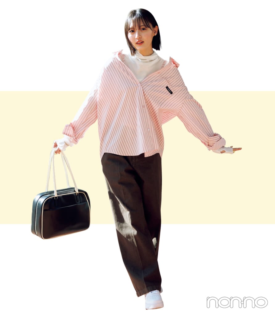 ストライプのマルチウェイシャツを着た遠藤さくら