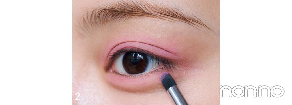 ベビ甘ピンクメイクのアイシャドウの塗り方2