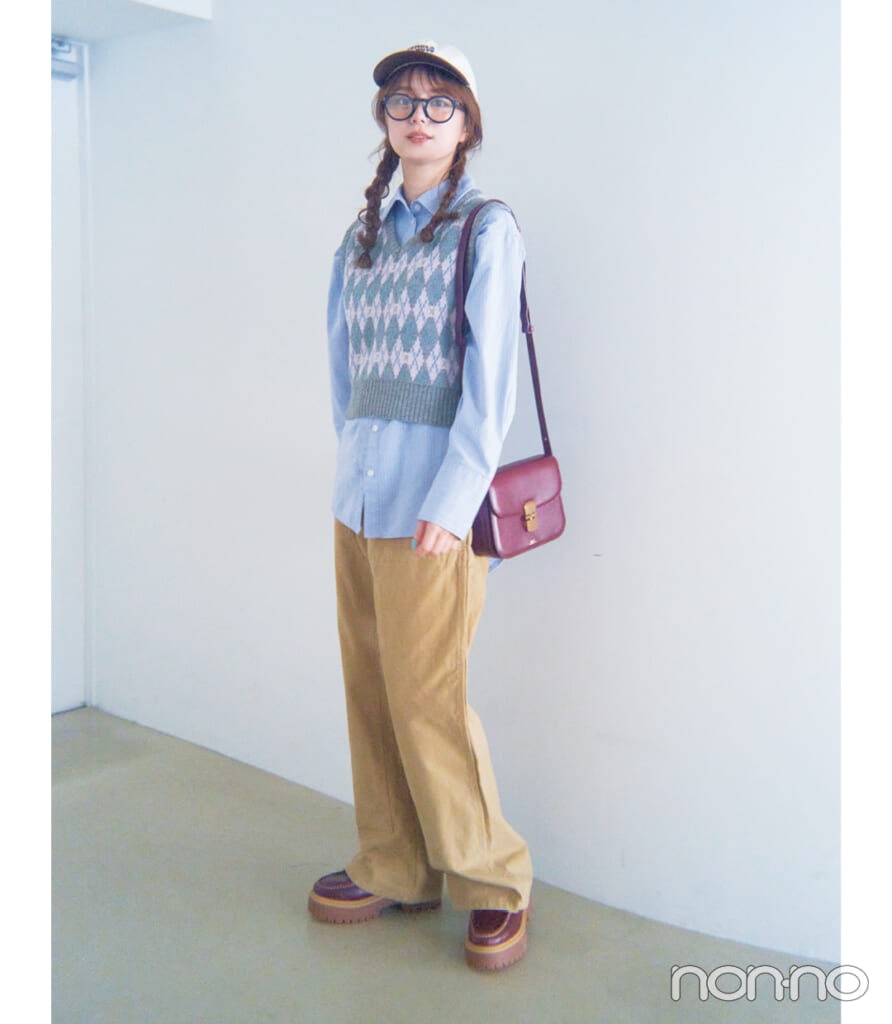 GRL(グレイル) のニットベストを着た紺野彩夏