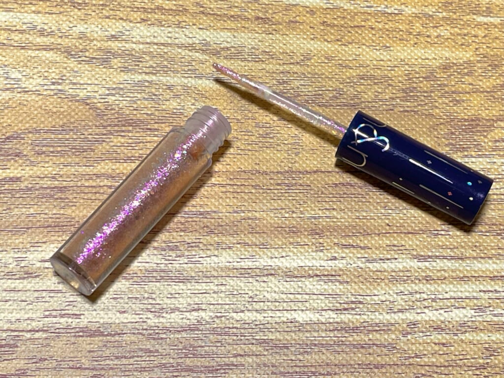 rom&nd『リキッドグリッターシャドウ』の筆