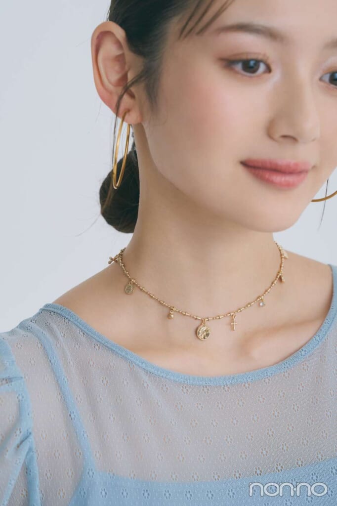 複数のモチーフがついたネックレス