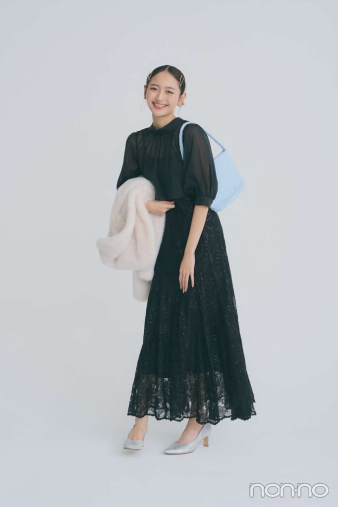 フラワーレースキャミワンピースを着る加藤栞