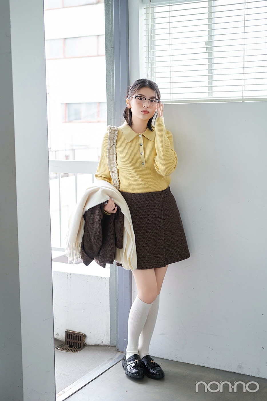 【出口夏希の冬コーデ】ミニスカ×ハイソックスでスクールガール気分