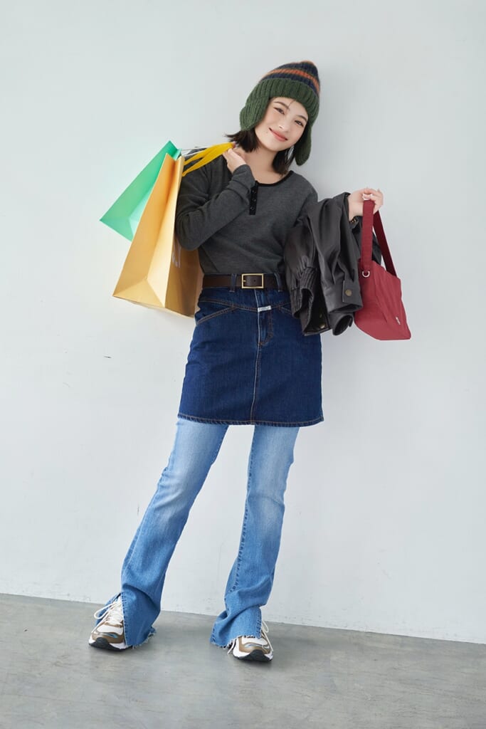 出口夏希の大学生の一週間コーデ、木曜日のデニムスタイル